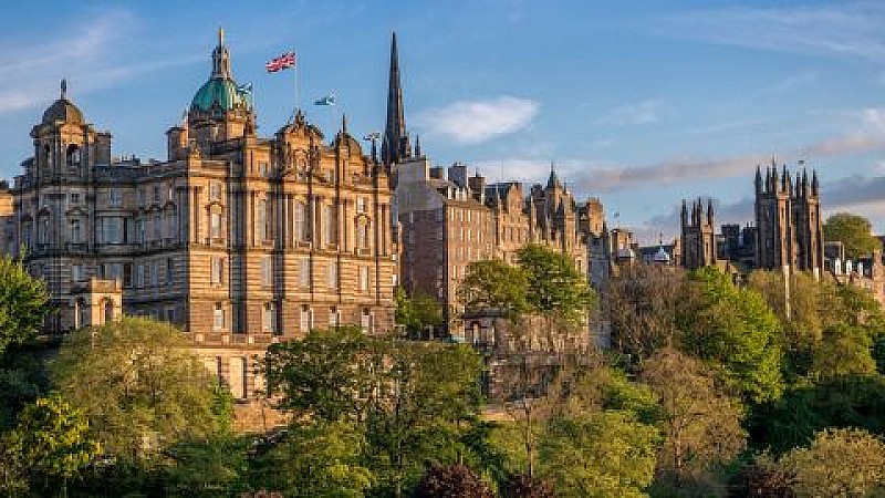 Edinburgh The Royal City - Day Tour from London (standard class)
