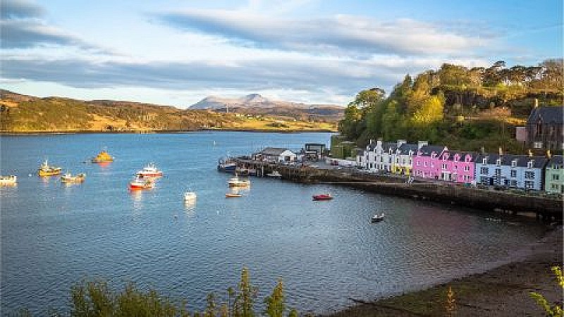 Edinburgh, Loch Ness & The Highlands - 3 Day Rail Tour from London (Standard Class)